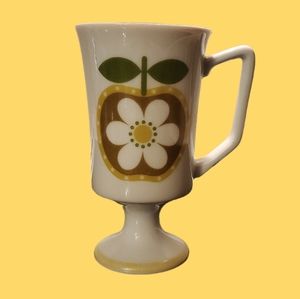 VINTAGE PEDESTAL MUG